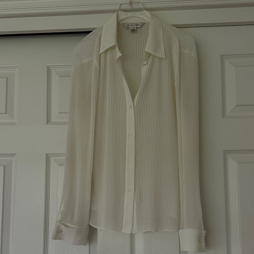 Casual Corner Ivory Pleated Button Down Shirt